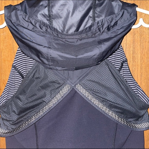 Women’s LuluLemon Reflective Athletic Vest - Picture 3 of 6